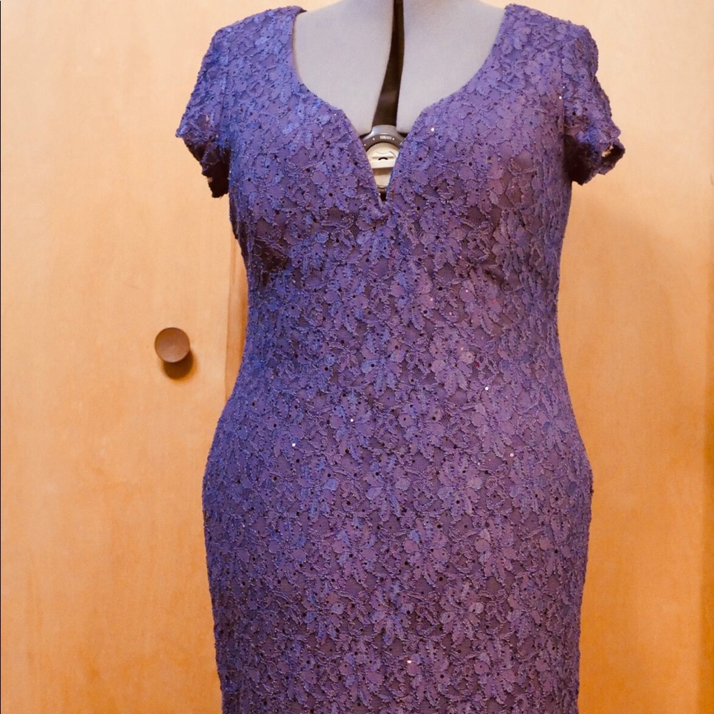 GRACE - LONG PURPLE SEQUIN DRESS 
Hand wash
Body: Nylon, Polyester, Spandex;